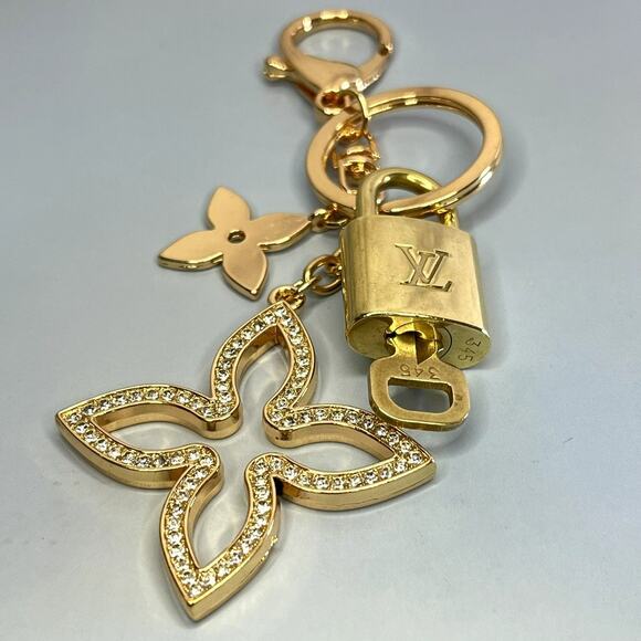 Louis Vuitton Gold Brass Lock and Key Set #345 on an unbranded Flower Keychain - Picture 1 of 4